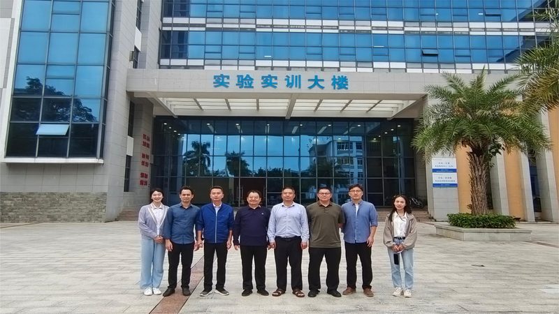 NPN与PNP三极管：揭秘它们之间的差异**